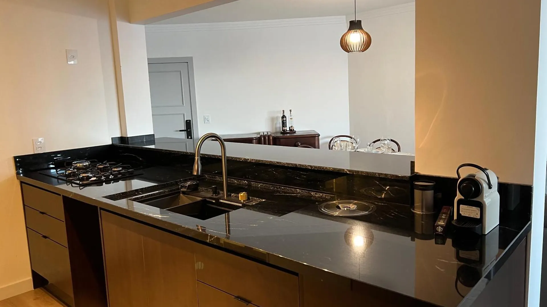 Apartamento Frente Mar, Na Praia Central Balneário Camboriú 0*,  Brasil